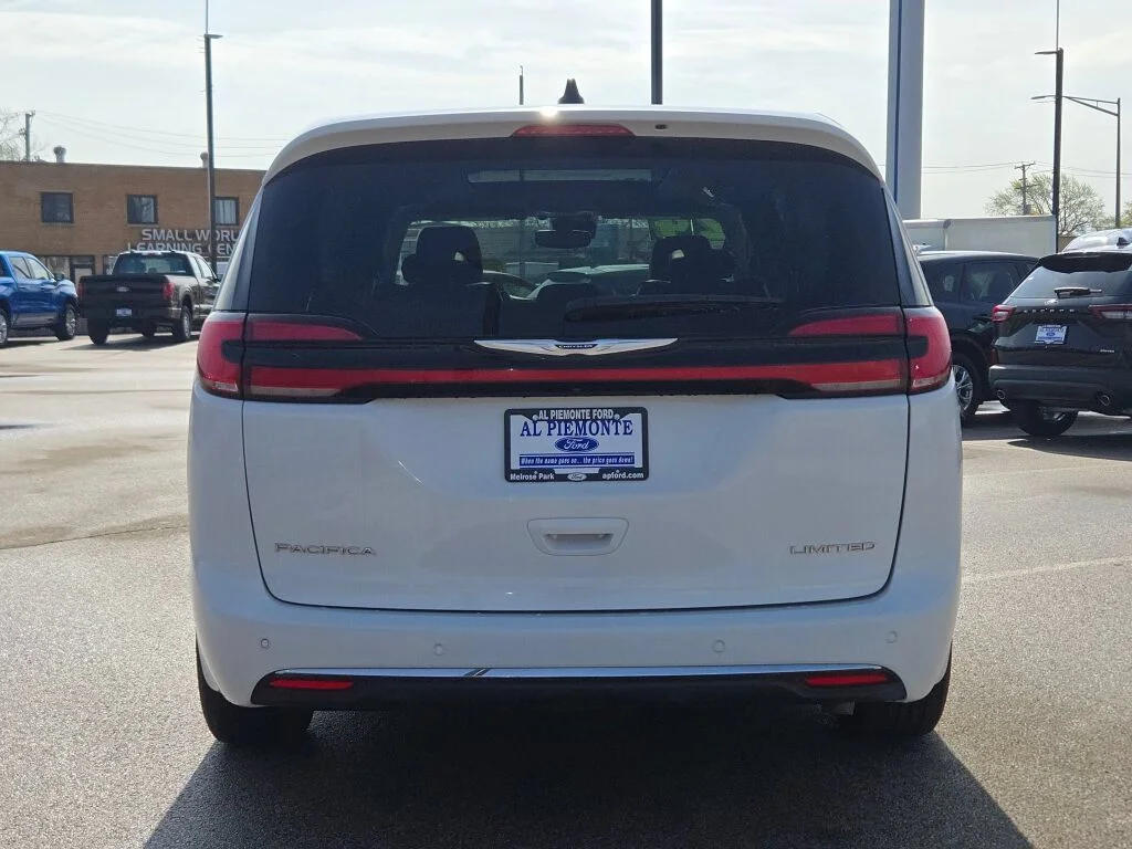 Used 2024 White Chrysler Limited image 14