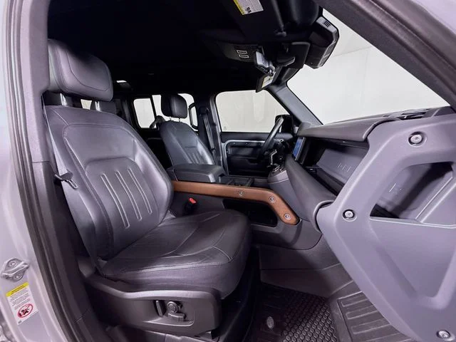 Used 2021 Hakuba Silver Metallic Land Rover X image 30