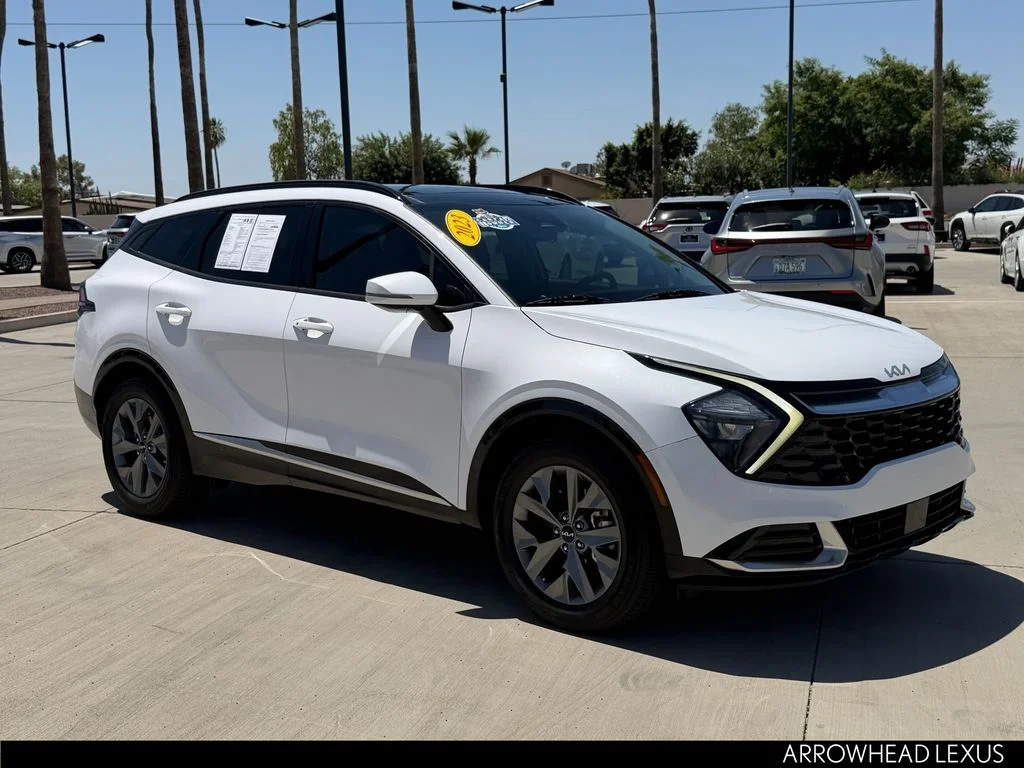 Used 2023 White Kia SX image 8