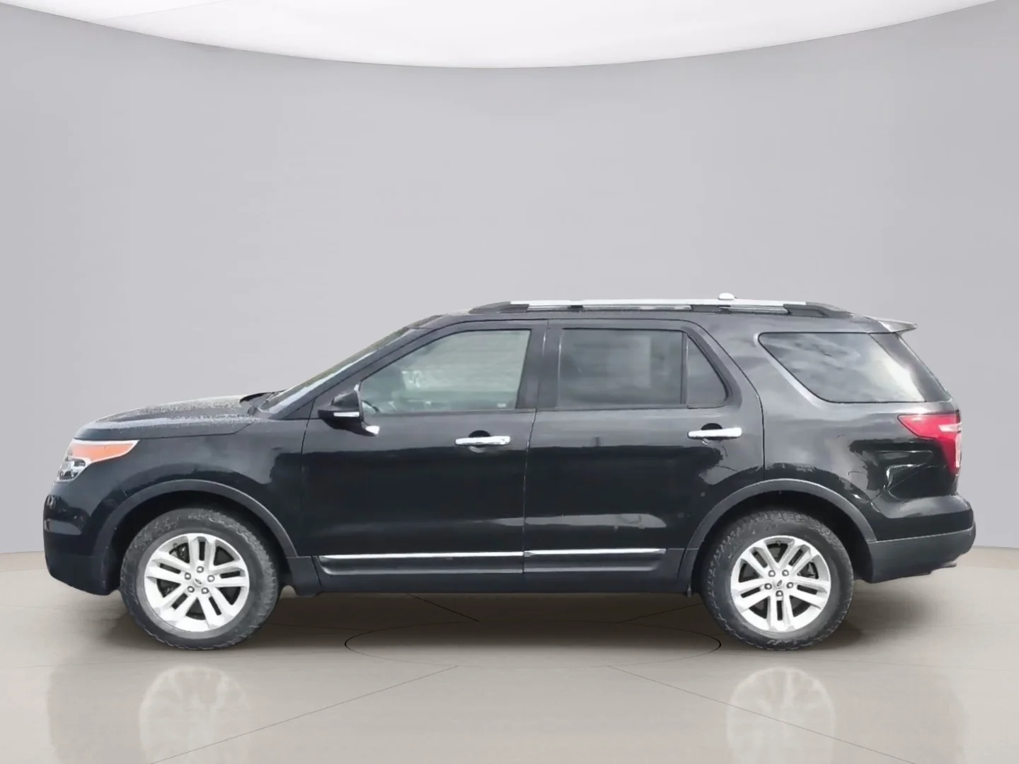 Used 2014 Black Ford XLT 4WD image 2
