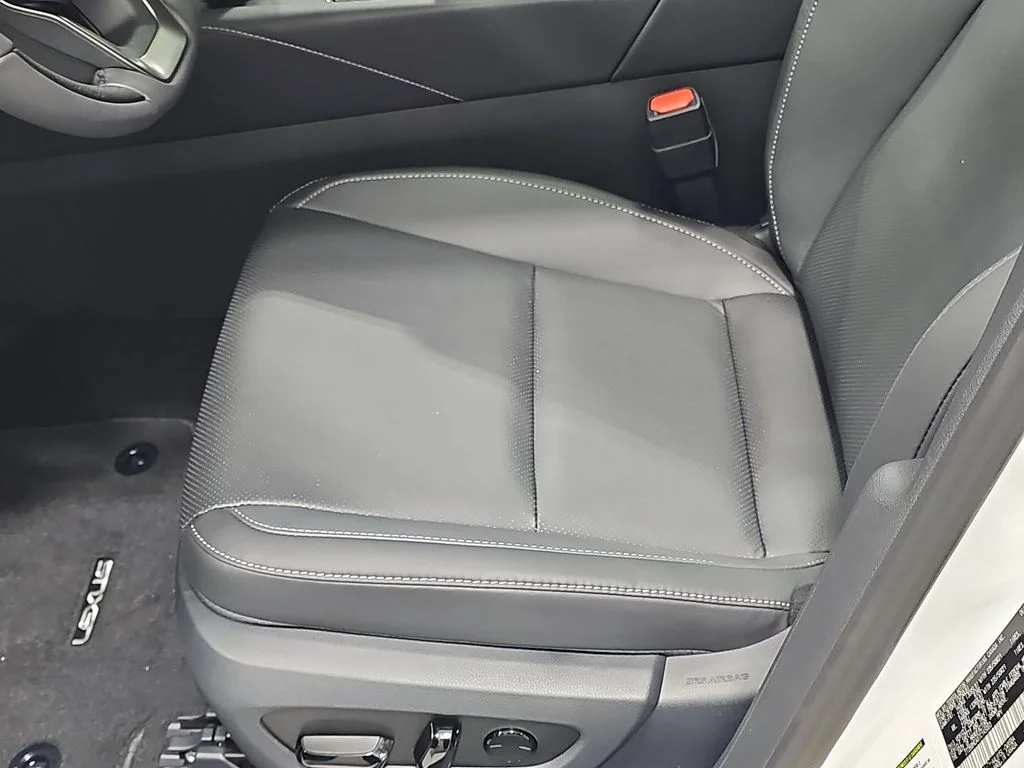 New 2026 Eminent White Pearl Lexus PREMIUM image 28