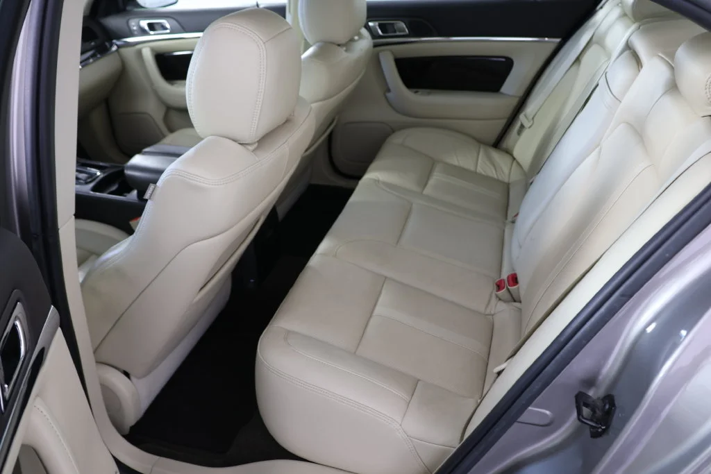 Used 2015 Luxe Lincoln  image 19