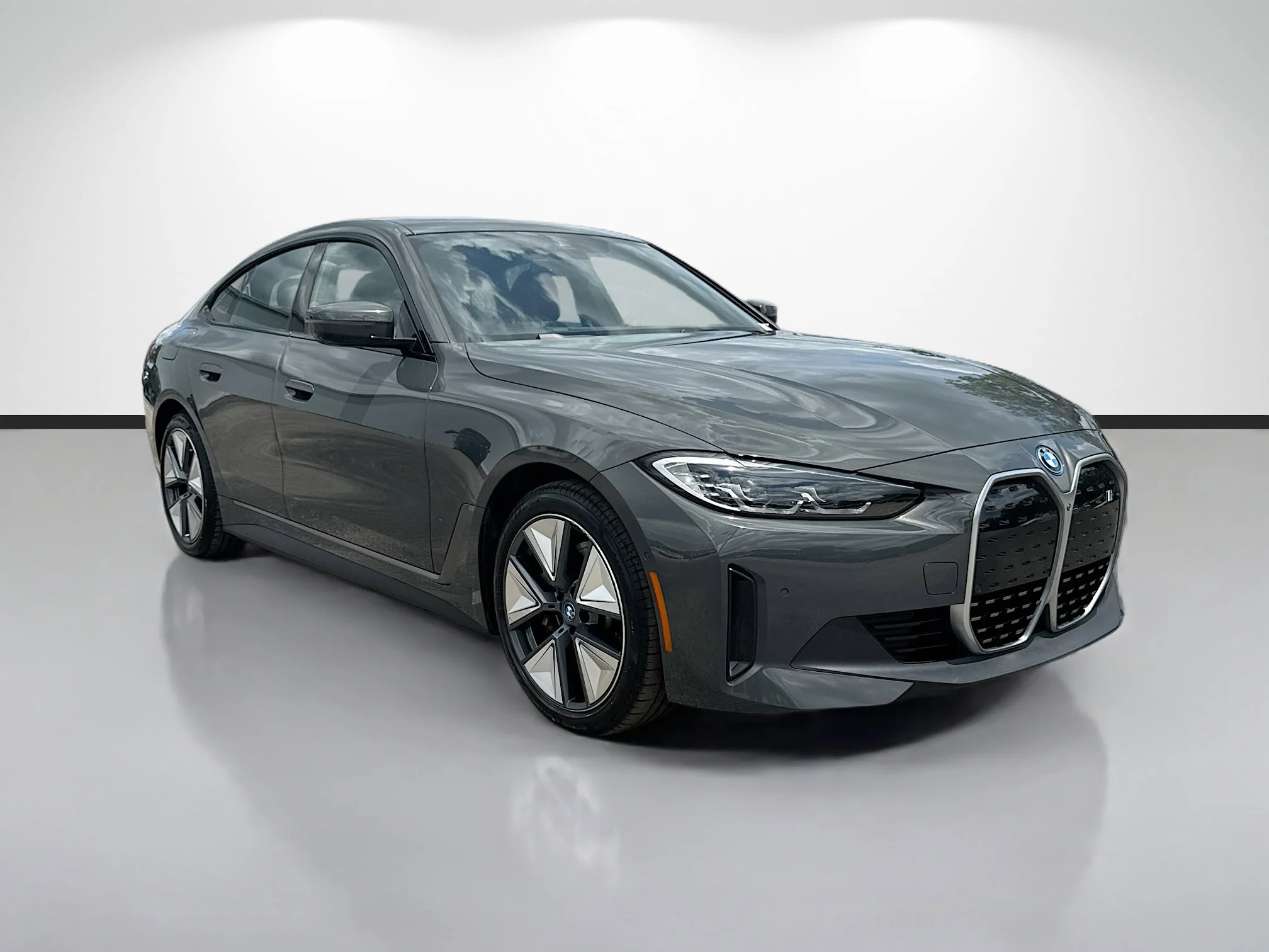2023 BMW i4 eDrive35's photo