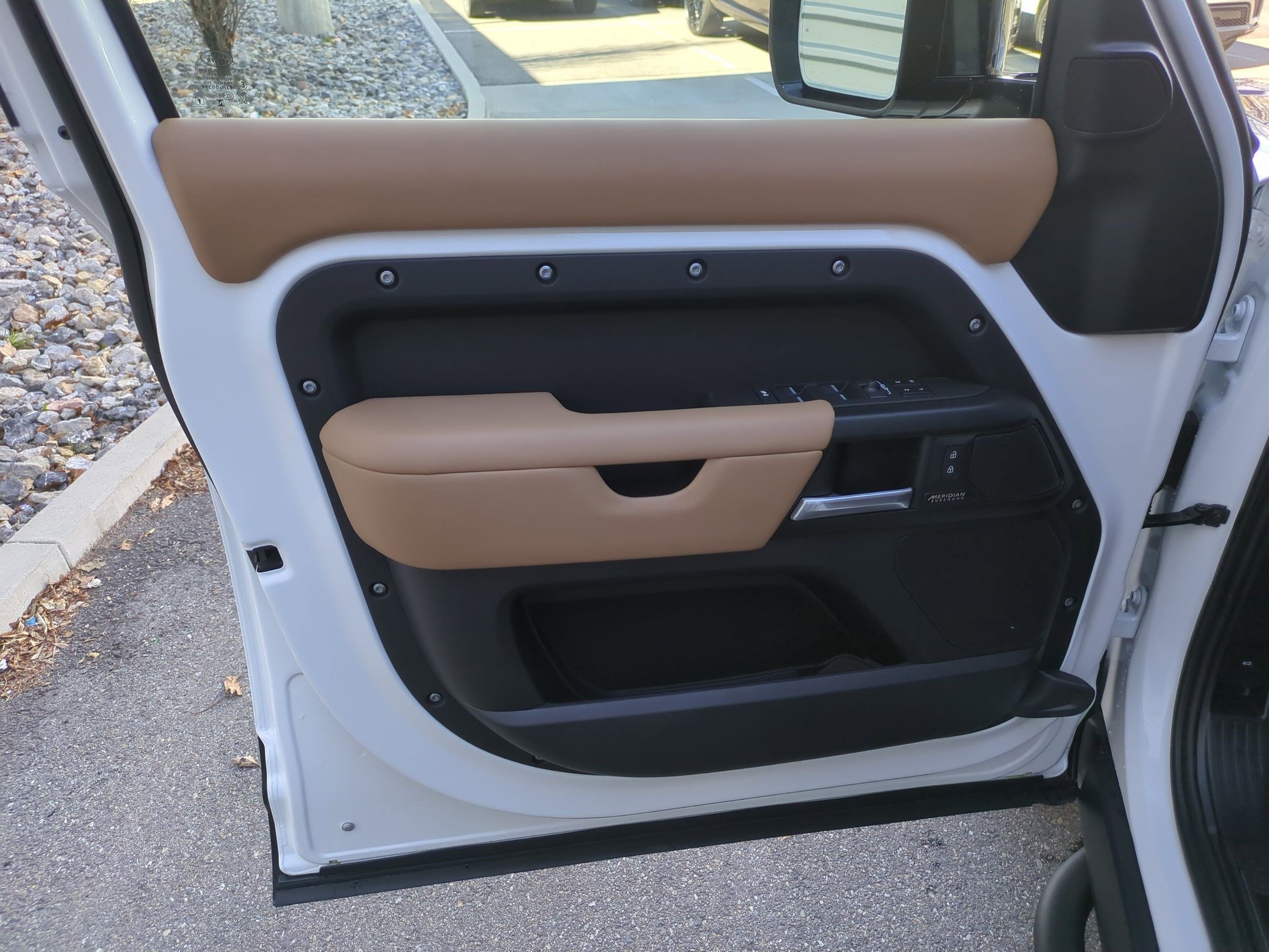 2026 Land Rover Defender V8 - Photo 10