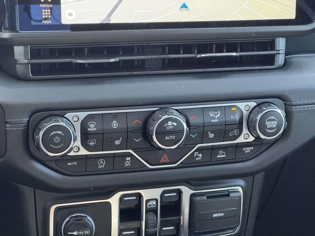 2025 Jeep Wrangler 4-Door Sahara - Photo 19