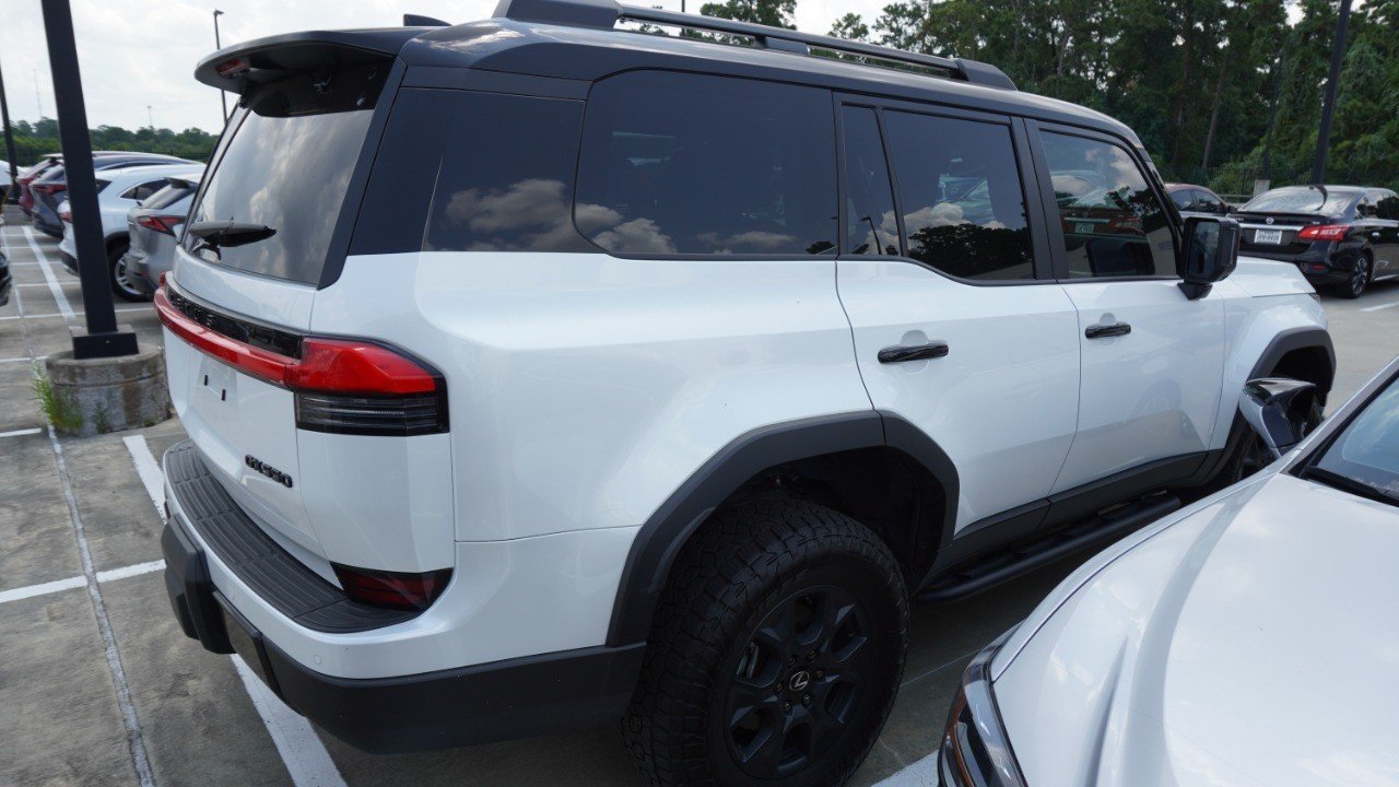 Used 2025 White Lexus GX 550 Overtrail image 5