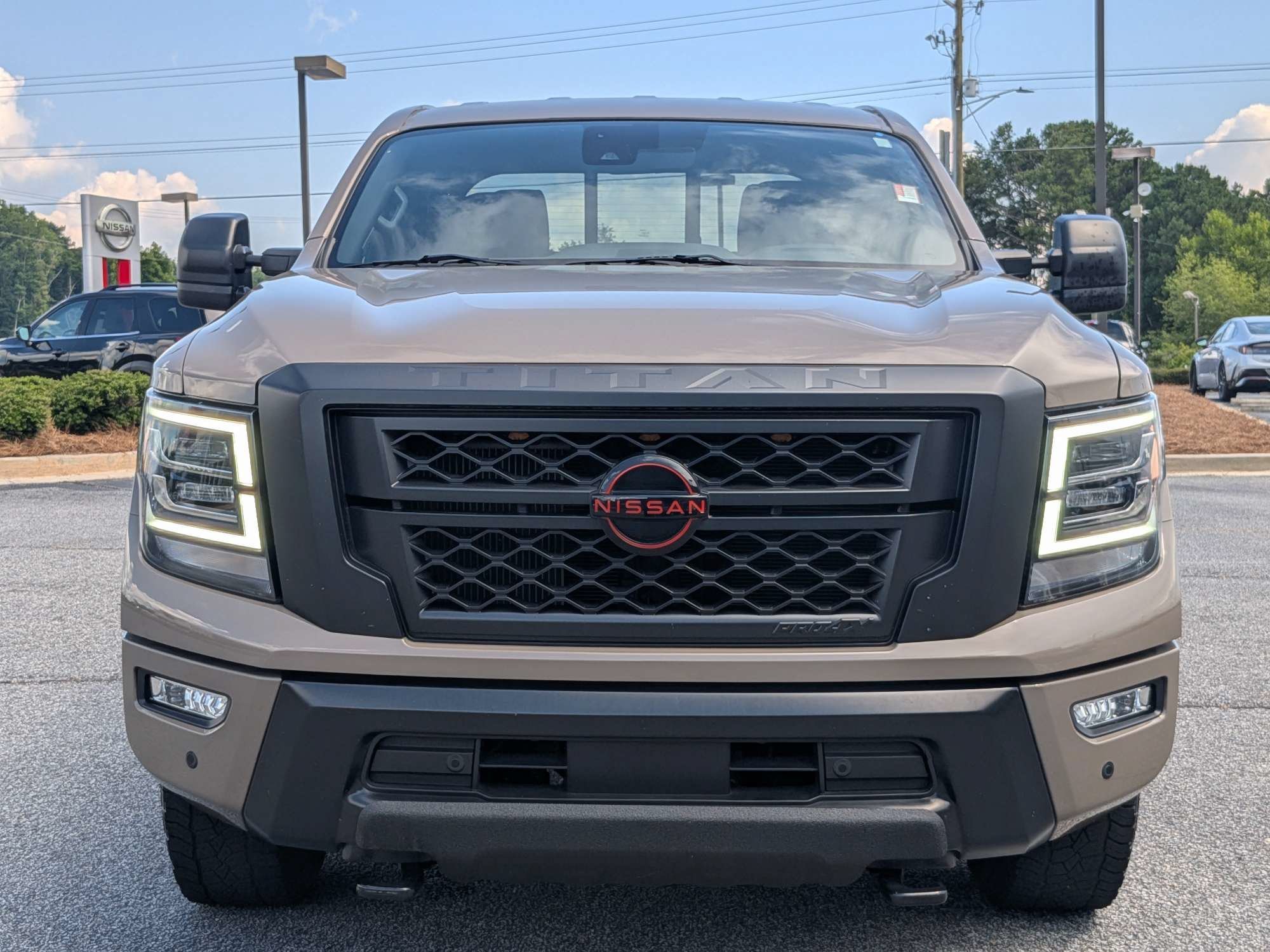 Used 2023  Nissan PRO-4X image 8