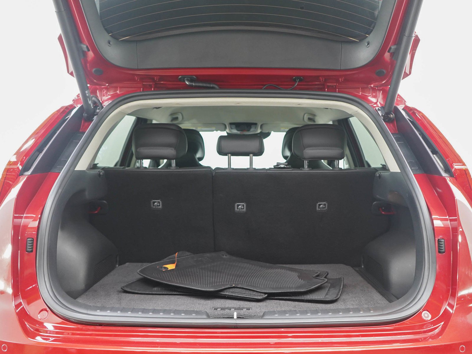Used 2023 Runway Red Kia Wind image 18