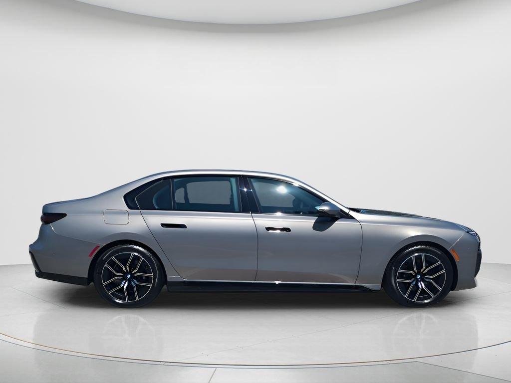 New 2026 Oxide Grey Metallic BMW 750e xDrive image 4