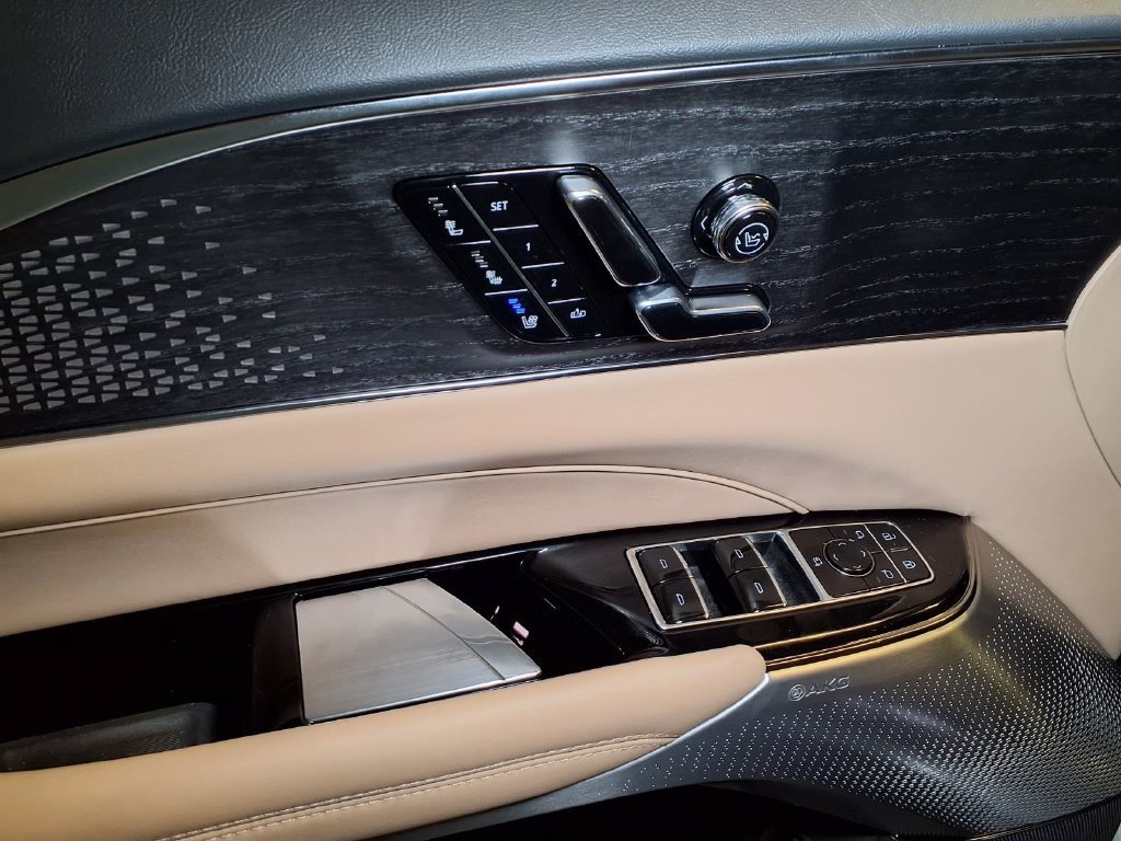 2026 Cadillac LYRIQ Signature Sport - Photo 16