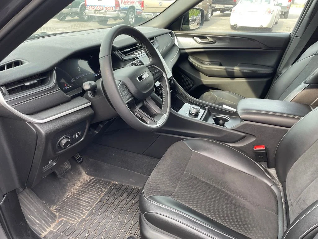 Used 2023 Gray Jeep Altitude X image 9