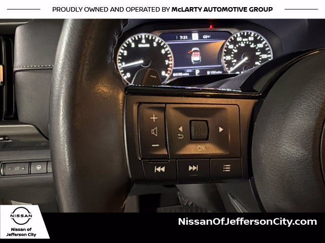 Used 2022 White Nissan SL image 31