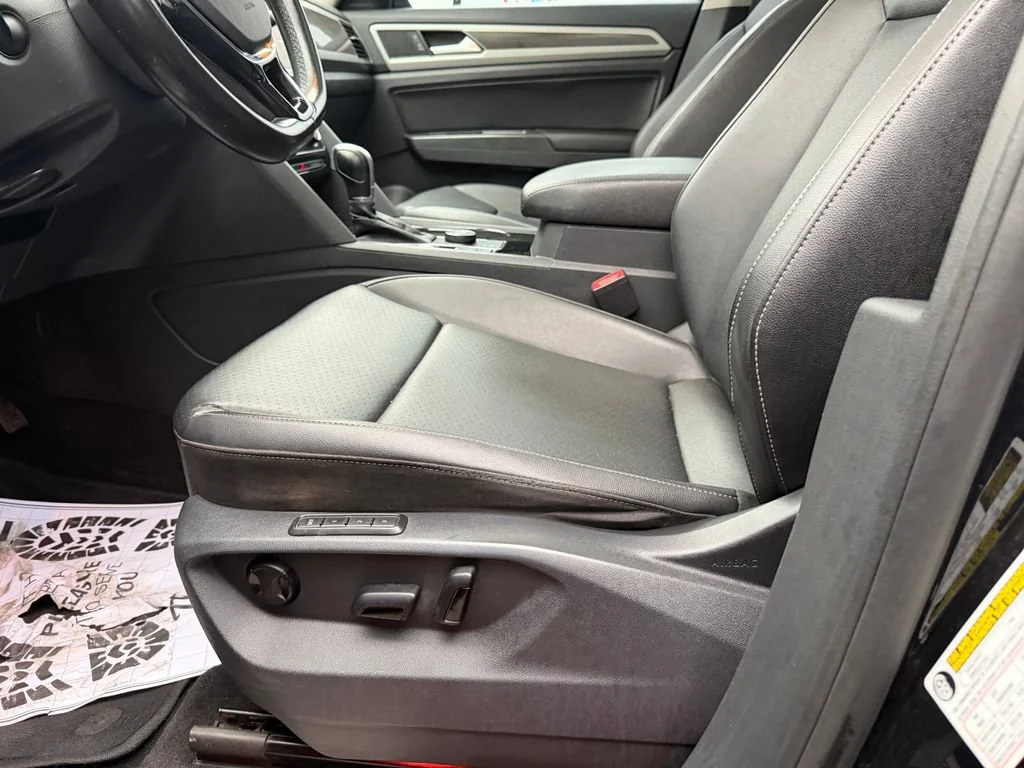 Used 2018 Black Volkswagen 3.6L V6 SEL image 14