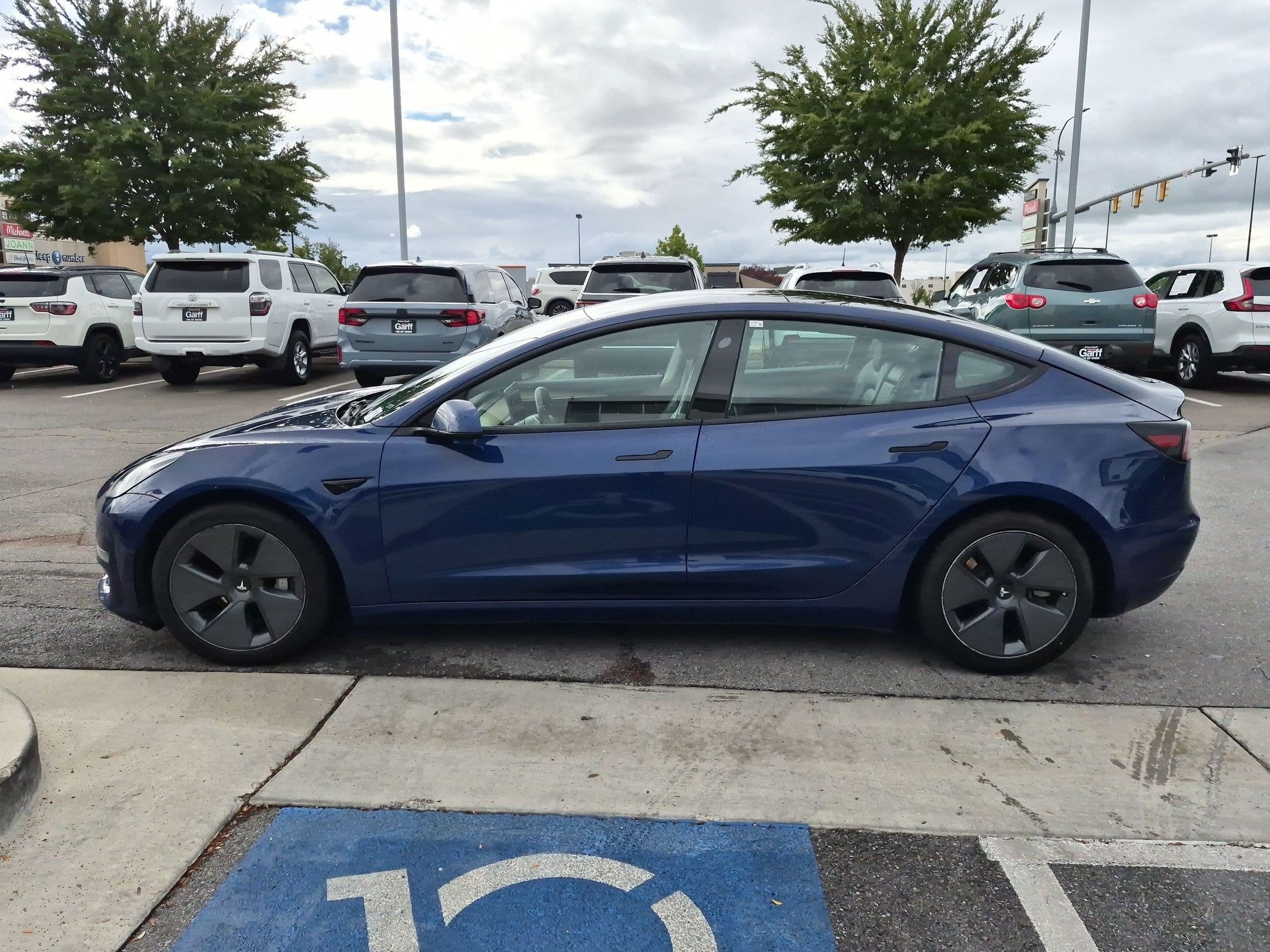 Used 2022 Deep Blue Metallic Tesla Long Range image 7