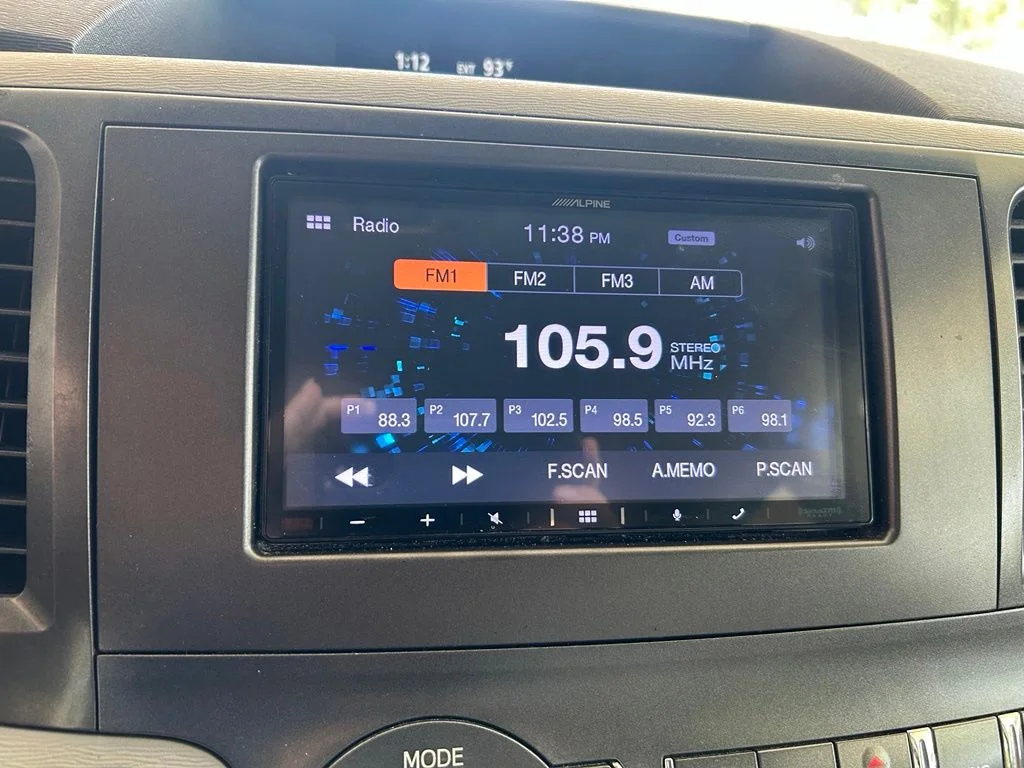 Used 2014 Gray Toyota LE image 9