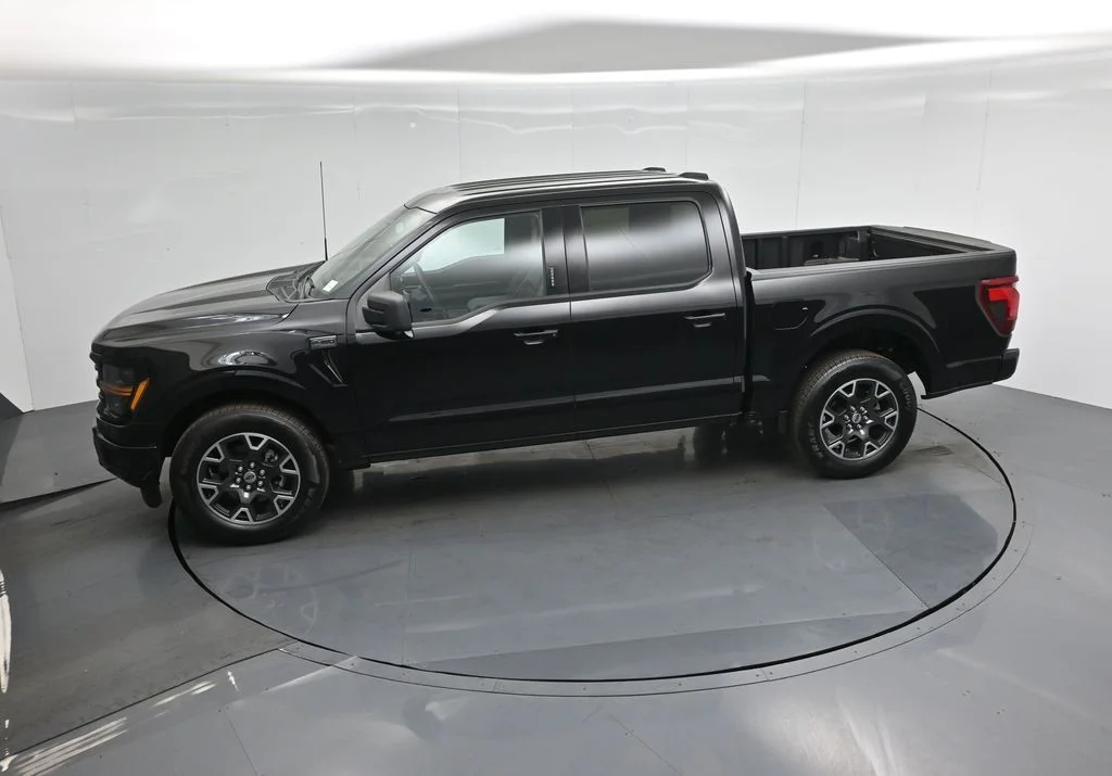 New 2024 Black Ford XLT image 40