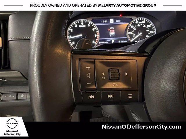Used 2022 White Nissan SL image 31
