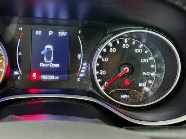 Used 2018 Jazz Blue Pearlcoat Jeep Latitude image 12