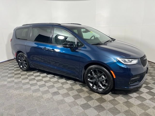Certified Used 2025 Blue Chrysler Limited image 10