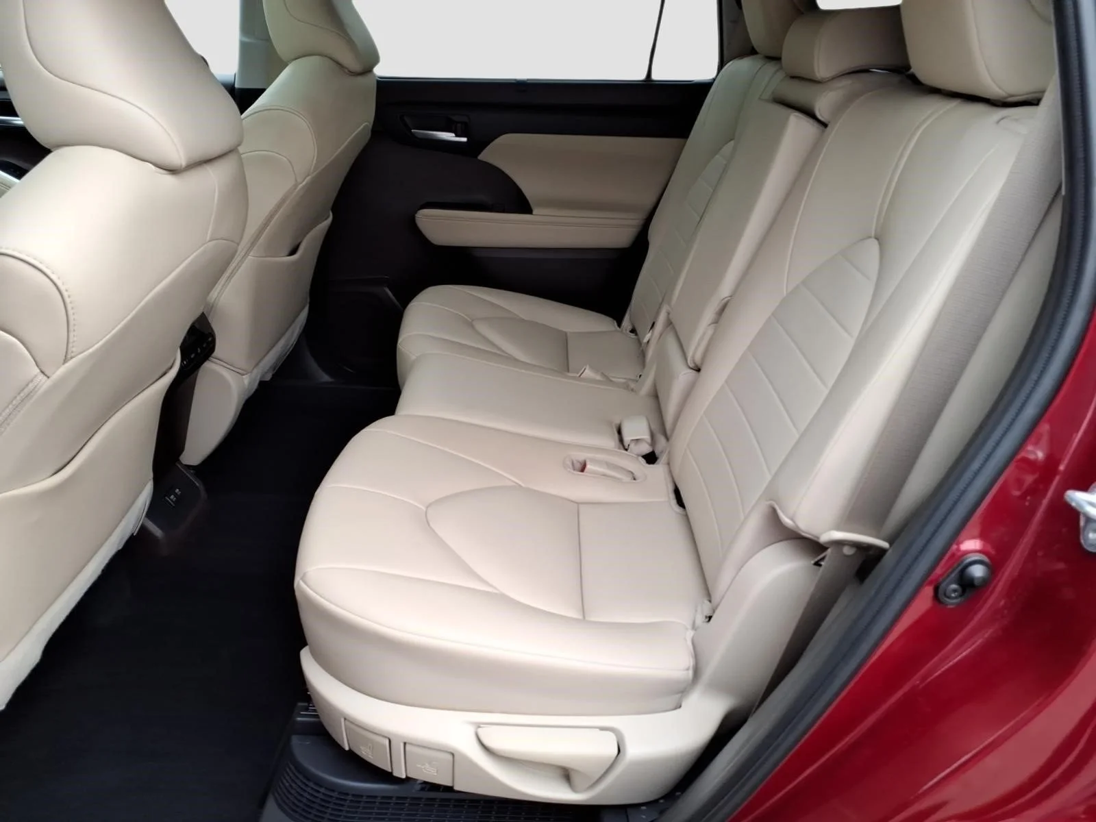 Used 2021 Ruby Flare Pearl Toyota XLE image 13