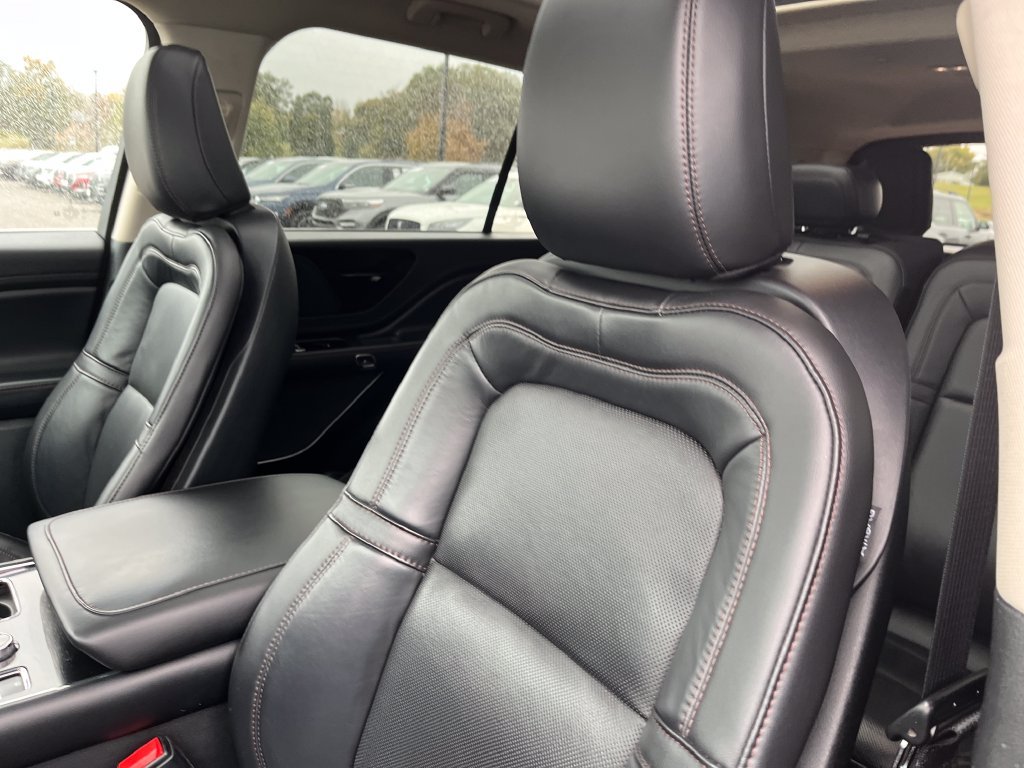 Used 2023 Black Lincoln Reserve image 12