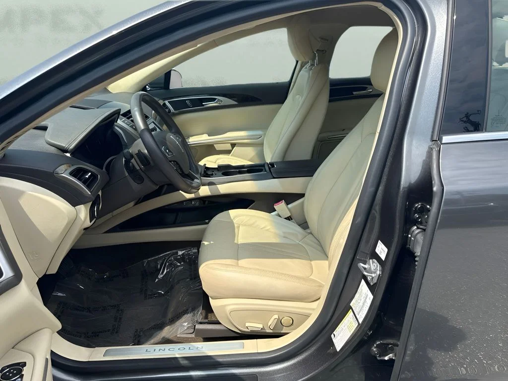 Used 2015  Lincoln Base image 5