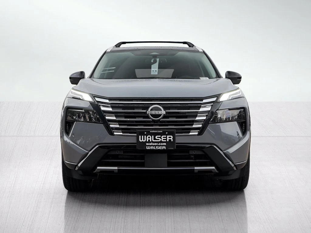 New 2026 Boulder Gray Pearl / Super Black Two-tone Nissan Platinum image 2