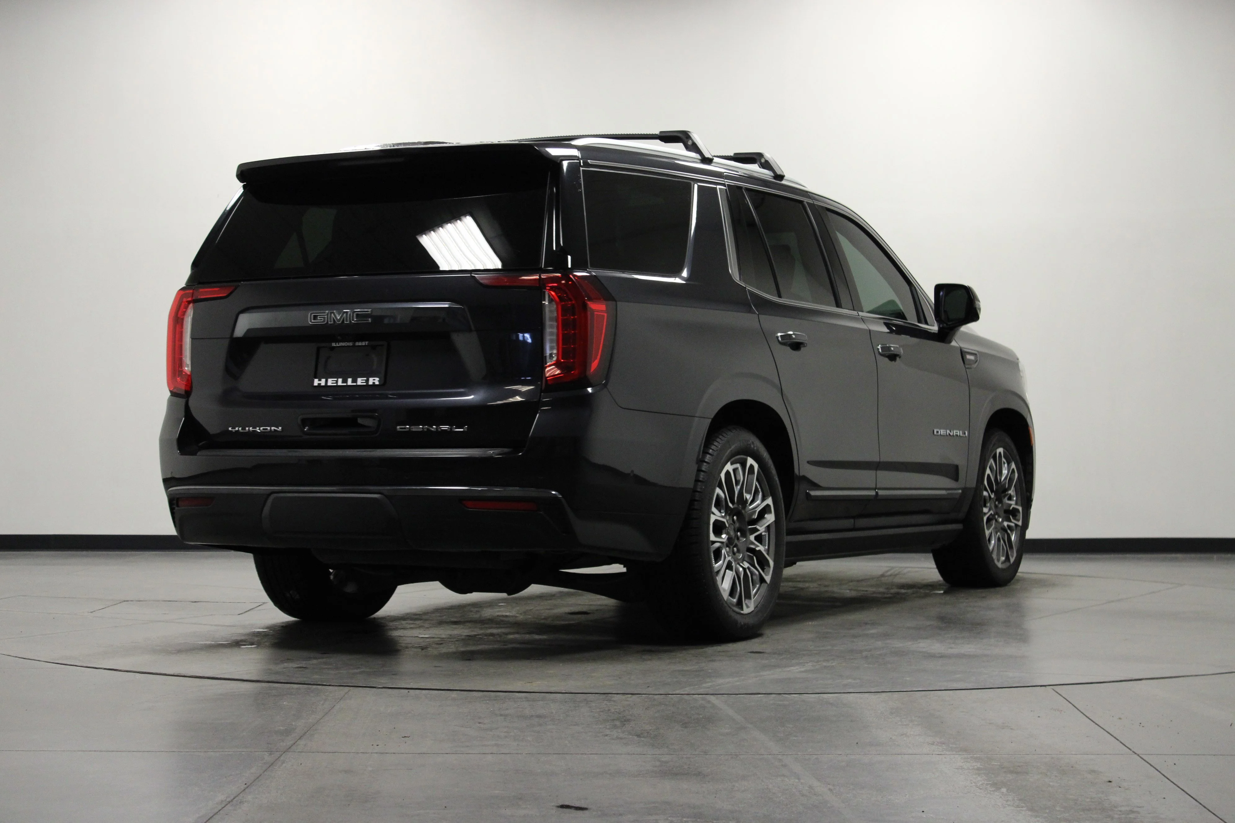 Used 2023 Titanium Rush Metallic GMC Denali Ultimate image 4
