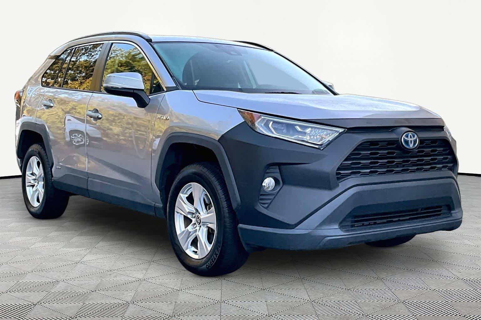 Used 2021 Silver Sky Metallic Toyota Hybrid XLE image 3