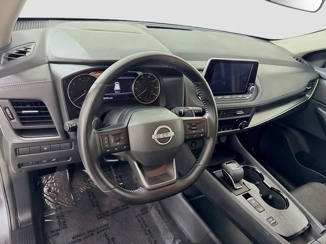 Used 2025 Gray Nissan SV image 9