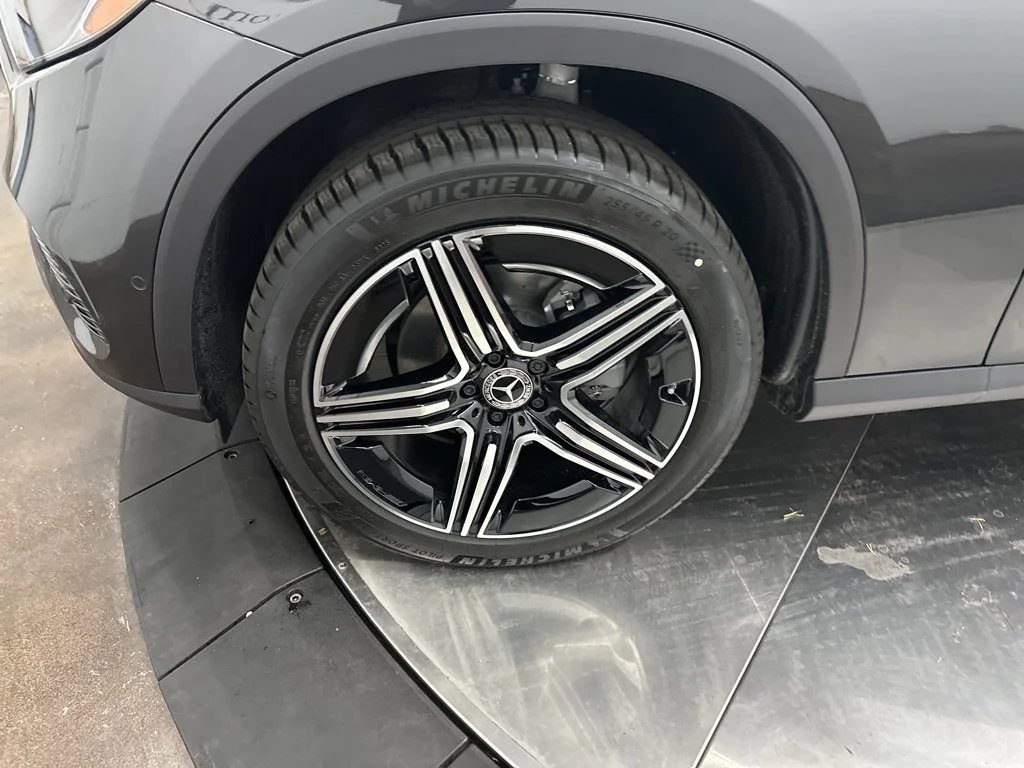 Used 2026 Gray Mercedes-Benz GLC 300 image 32