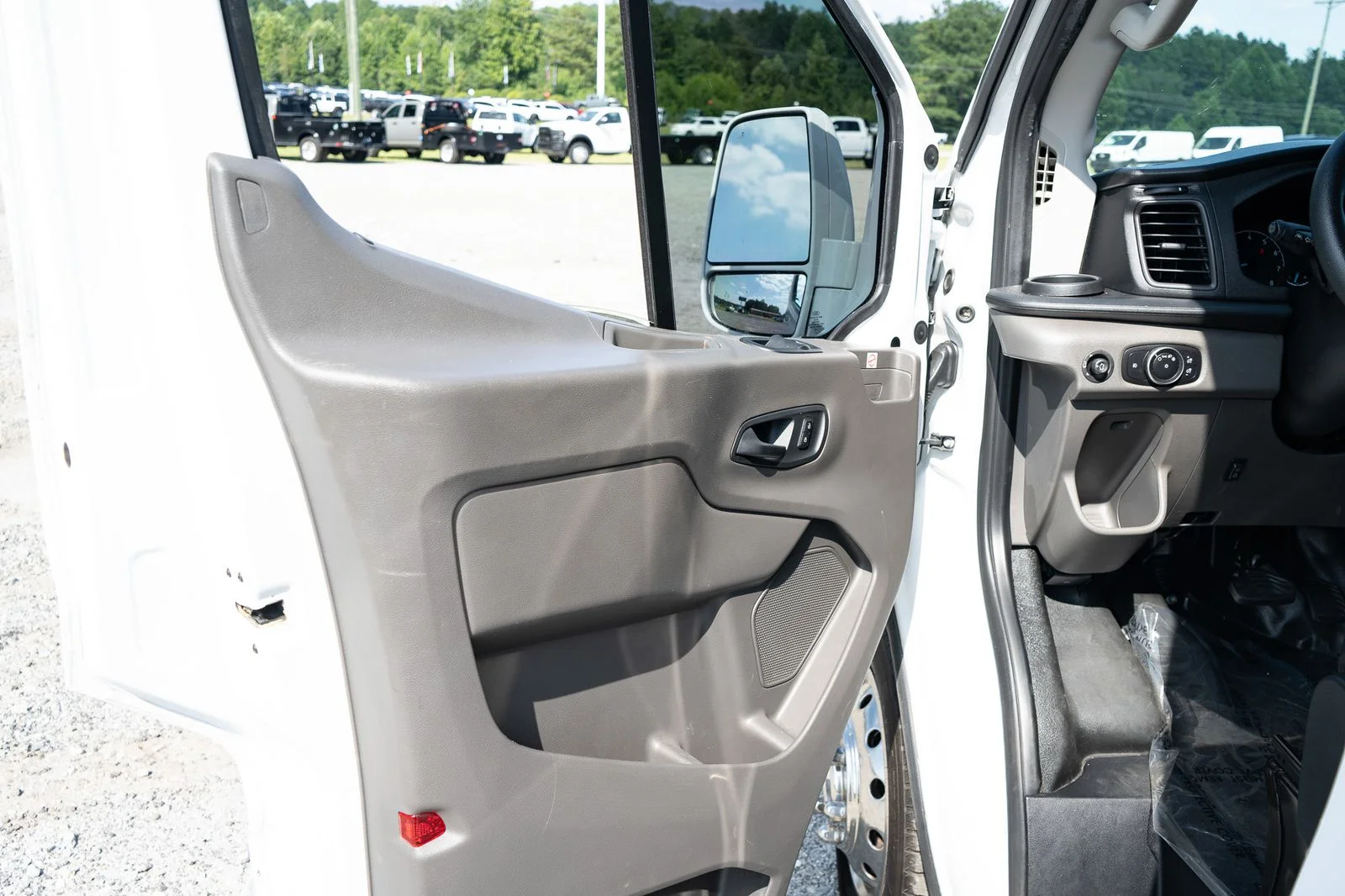 Used 2020 White Ford XL image 15