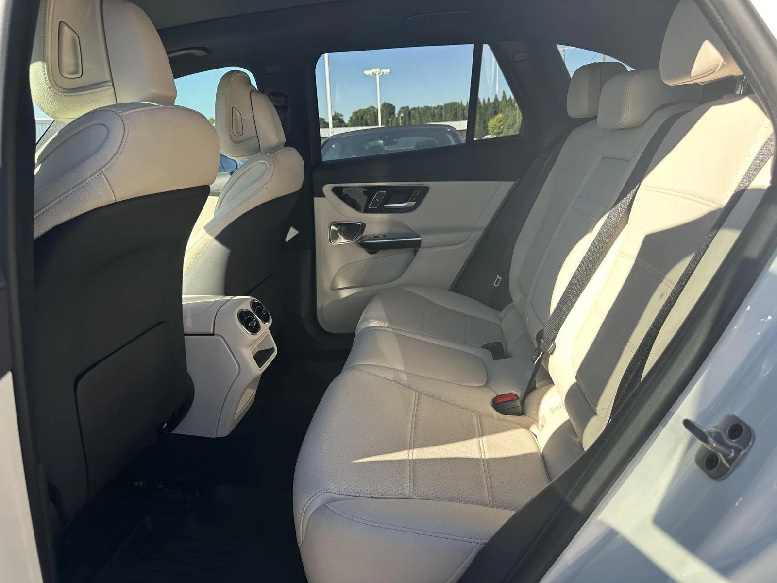 Used 2023 Polar White Mercedes-Benz GLC 300 image 22