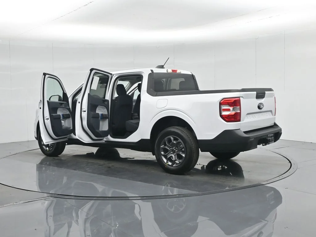 New 2026 Oxford White Ford XLT image 35