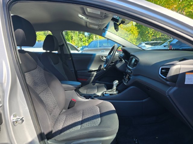 Used 2017 Silver Hyundai SEL image 10