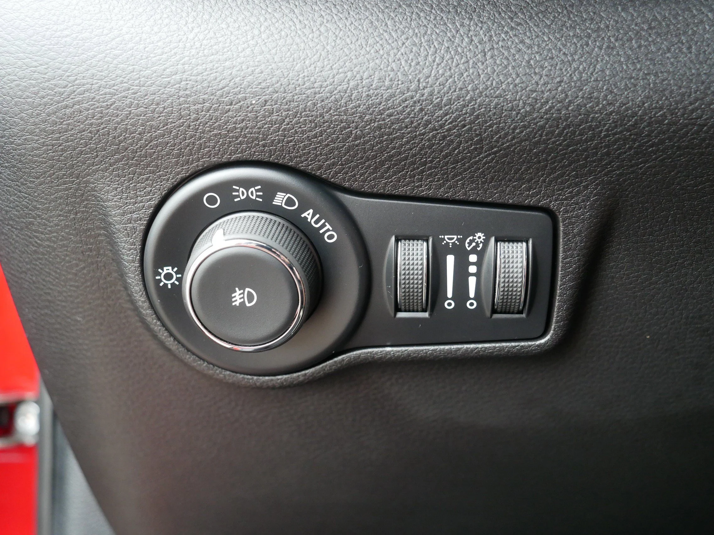 Used 2025 Red Hot Pearlcoat Jeep Limited image 26