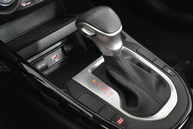 Used 2022 White Kia GT-Line image 39