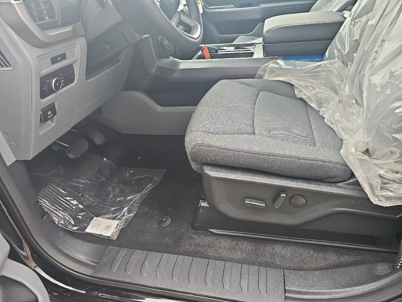 New 2026 Agate Black Metallic Ford XLT image 21