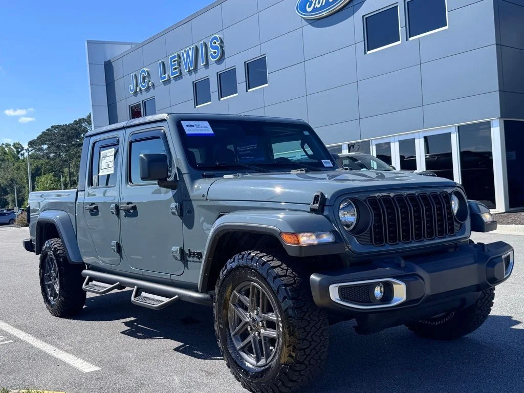 2024 Jeep Gladiator Sport S's photo