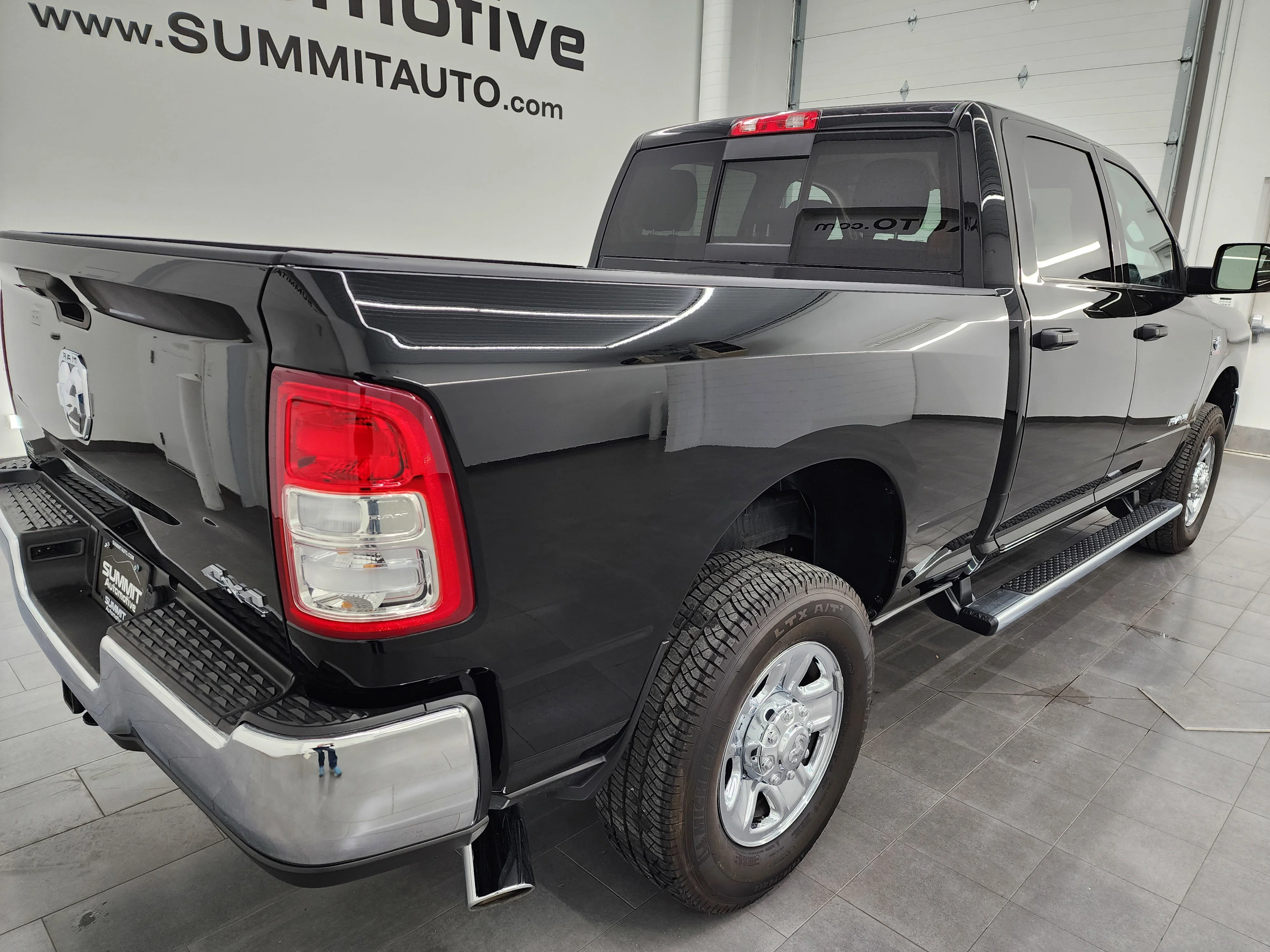 Used 2020 Diamond Black Crystal Pearlcoat Ram Tradesman image 4