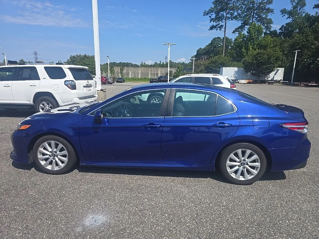 Used 2018 Blue Toyota LE image 8