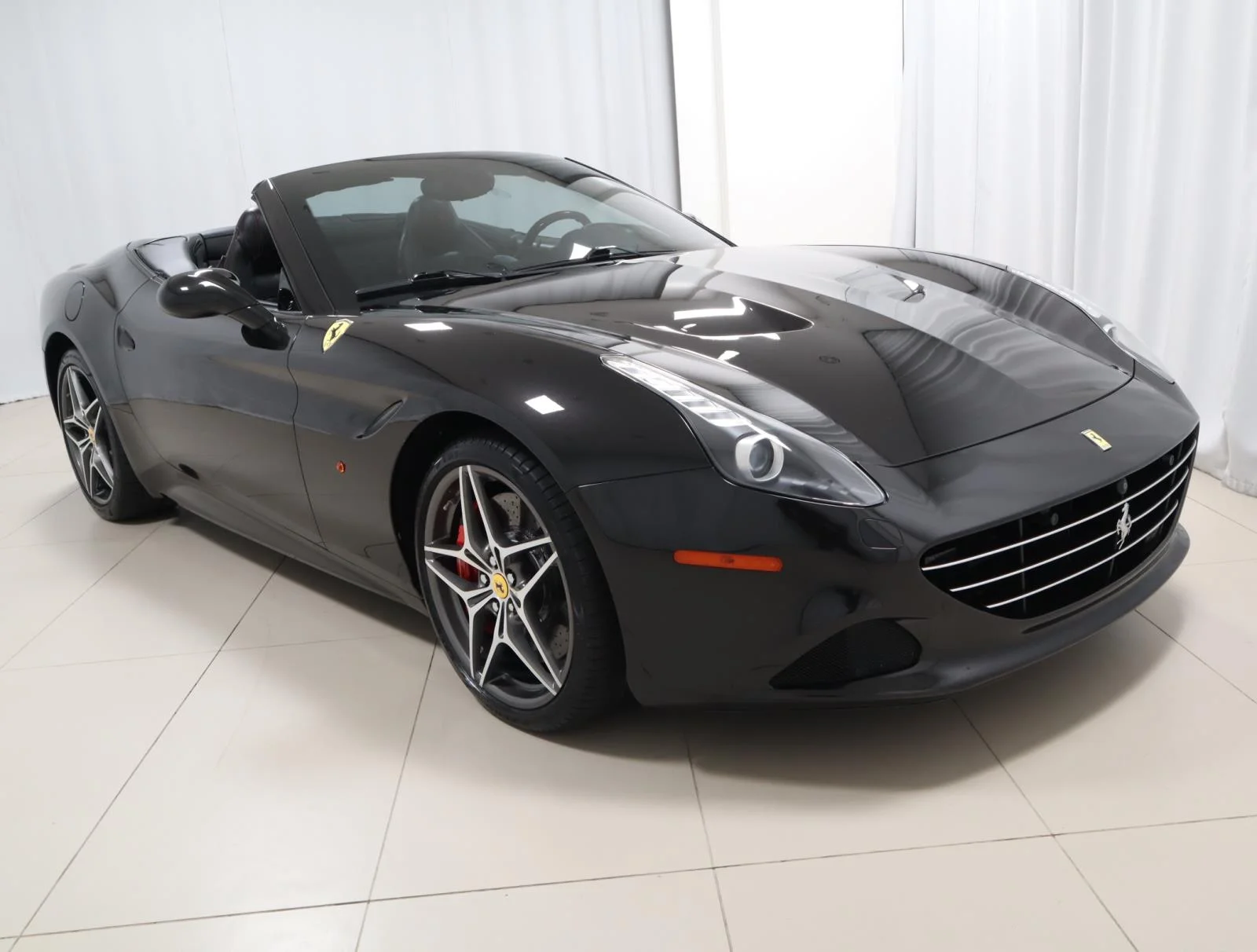 Used 2016 Nero Daytona Metallic Ferrari T 2dr Conv image 4