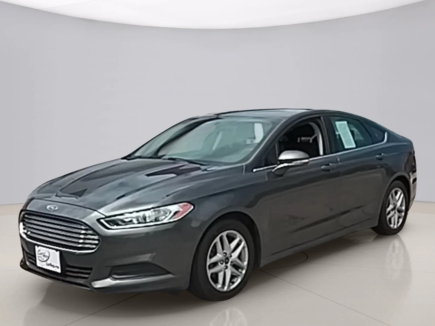 Used 2016 Gray Ford SE image 1