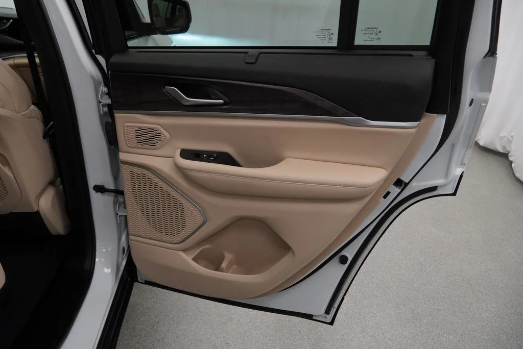 Used 2022 White Jeep 4xe image 47