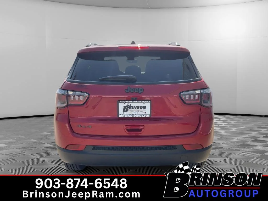 New 2026 Red Hot Pearlcoat Jeep Latitude Altitude image 4