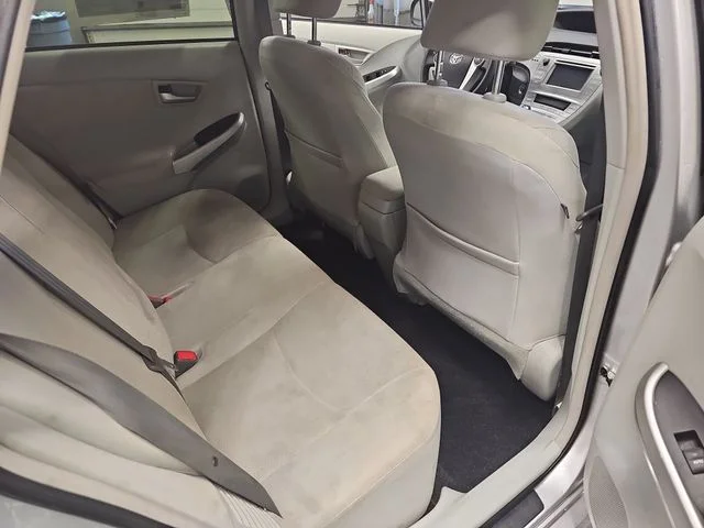 Used 2015 Silver Toyota Three image 11