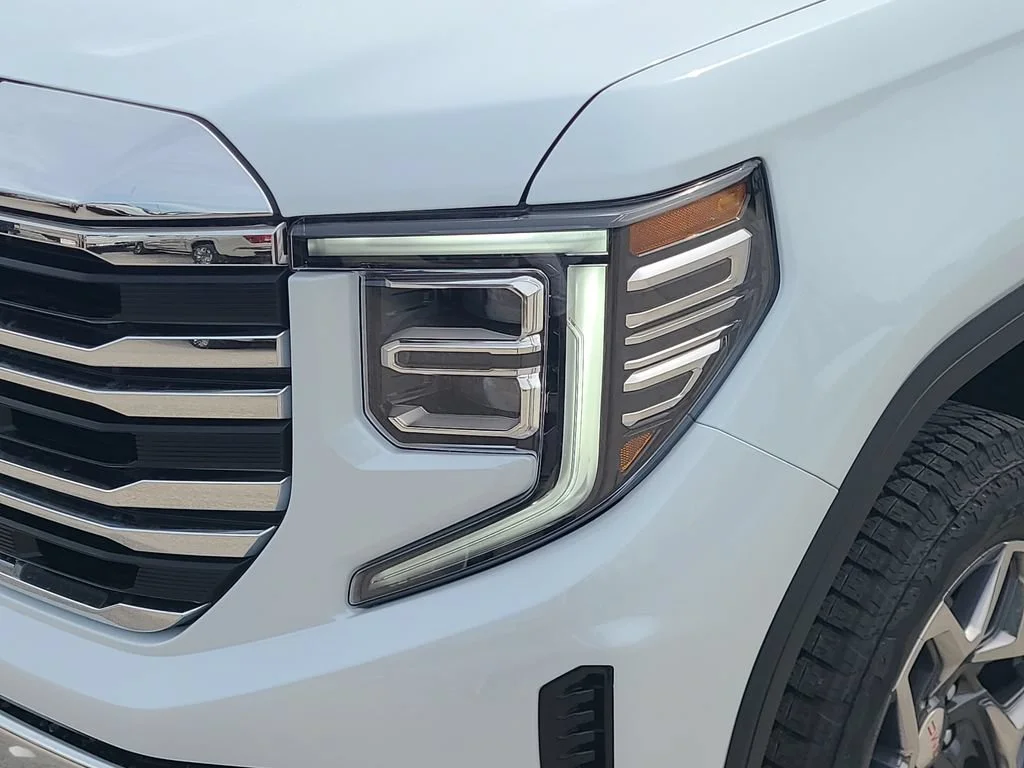 New 2026 Glacier White Tricoat GMC SLT image 23