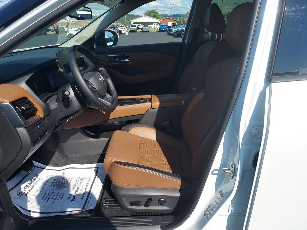 Used 2026 White Nissan Platinum image 13