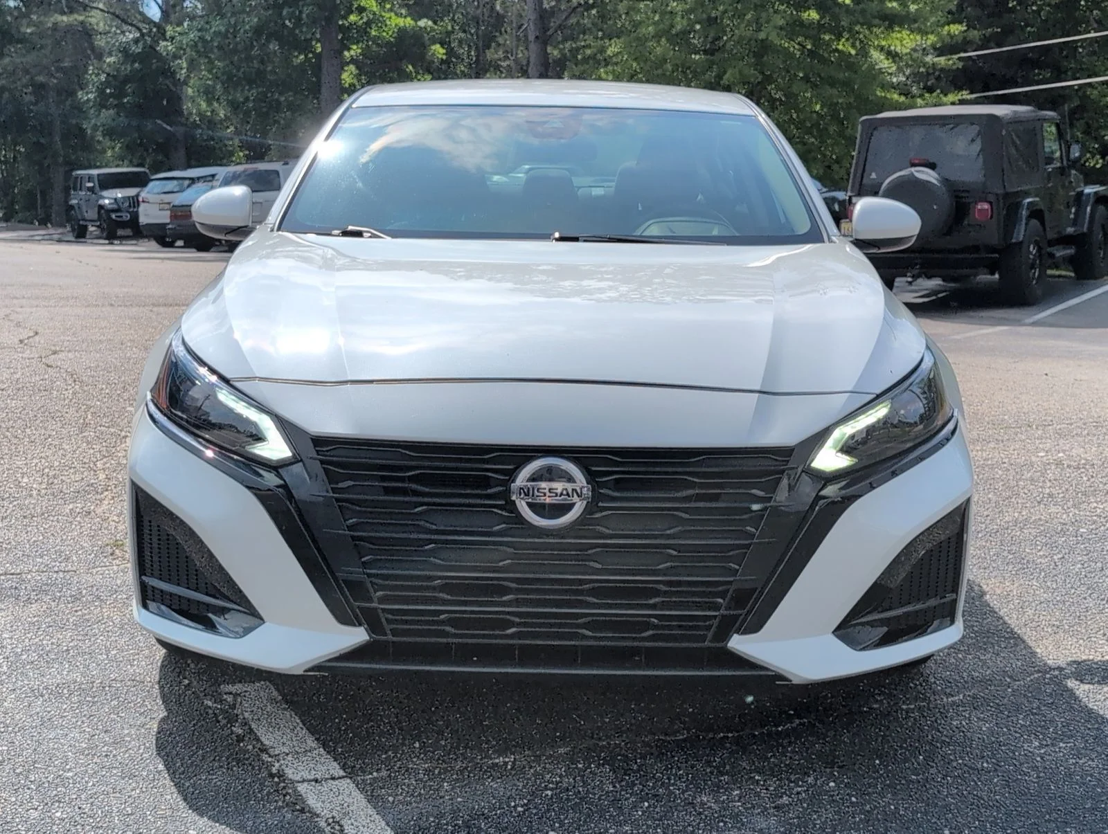 Used 2023 White Nissan 2.5 SV image 9