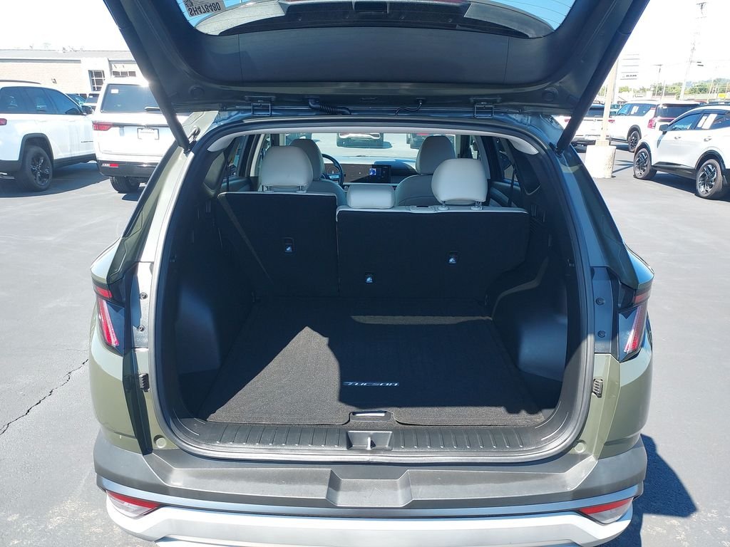 Used 2025 Green Hyundai SEL Convenience image 9
